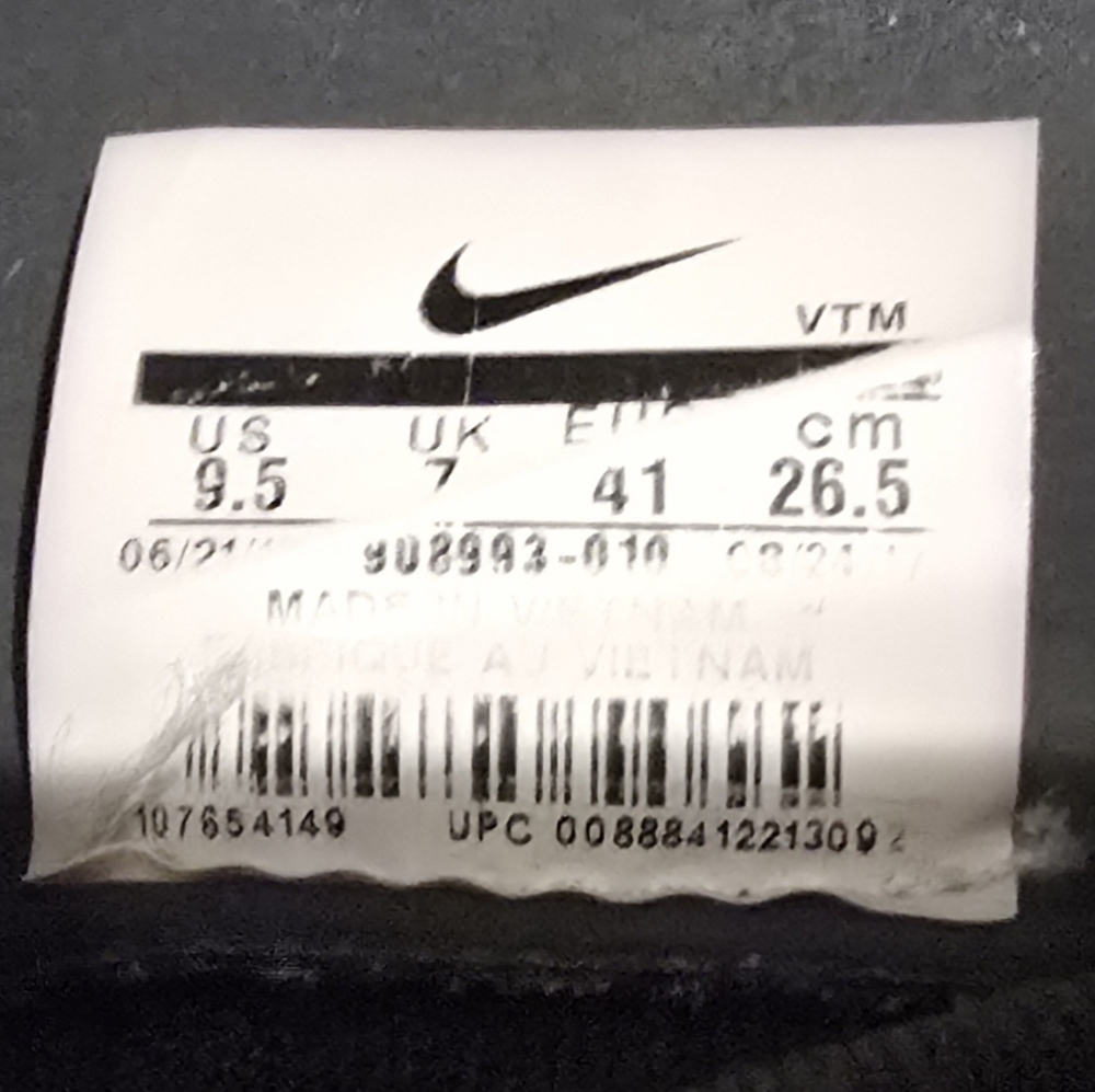 Nike Air Max Black & White Sneakers - Picture 11 of 12
